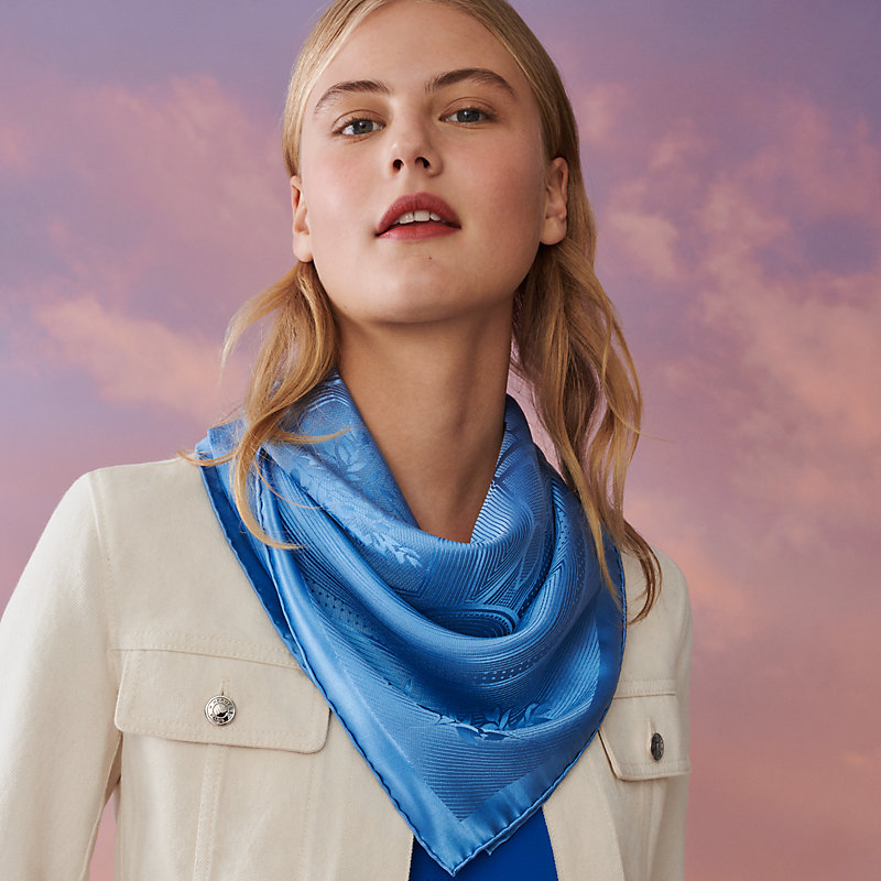 Grand Tralala Medaillon scarf 65 | Hermès Canada